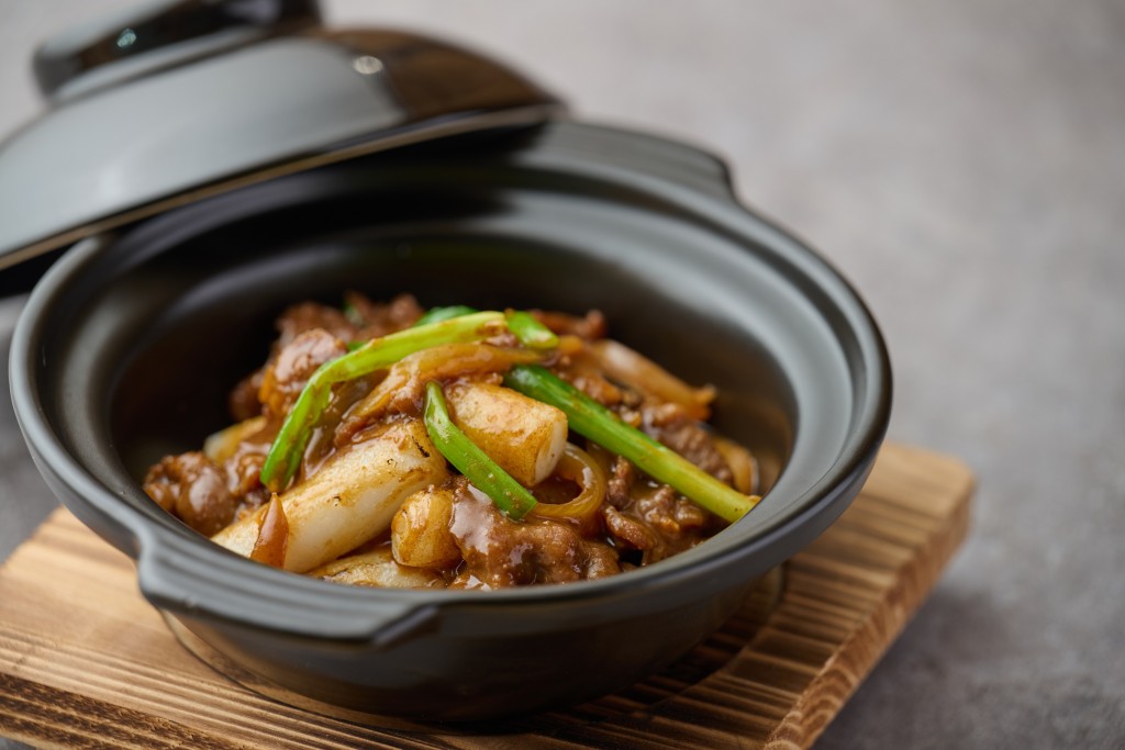 煲仔沙嗲牛肉炒腸粉 138 港元