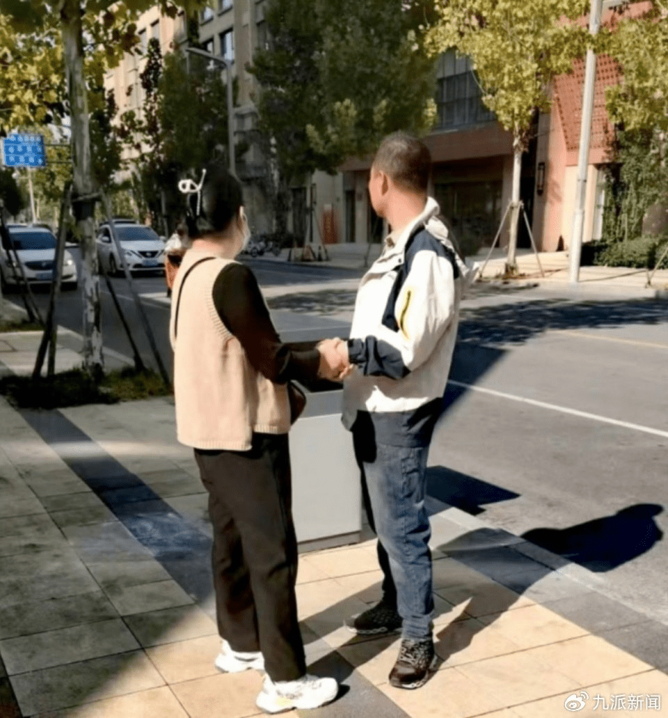 司機獲不起訴與妻激動爆喊。 司機獲不起訴與妻激動爆喊。