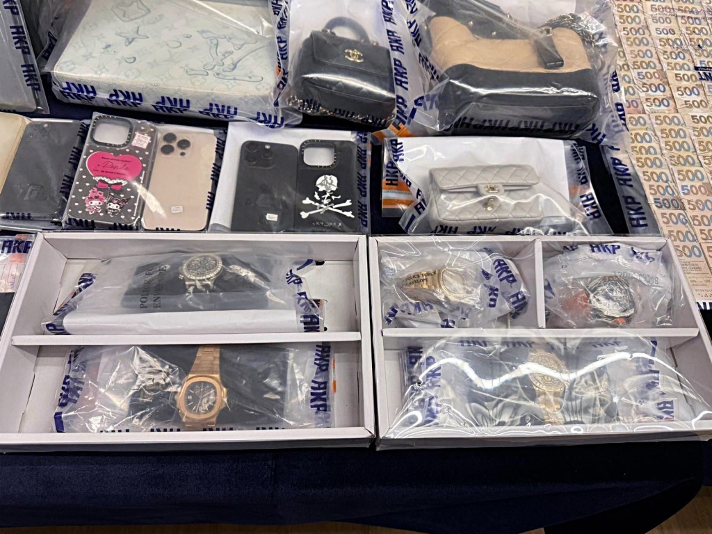 警方展示相關證物。 警方展示相關證物。