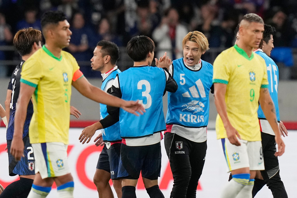 日本19分鐘內連入3球。美聯社 日本19分鐘內連入3球。美聯社