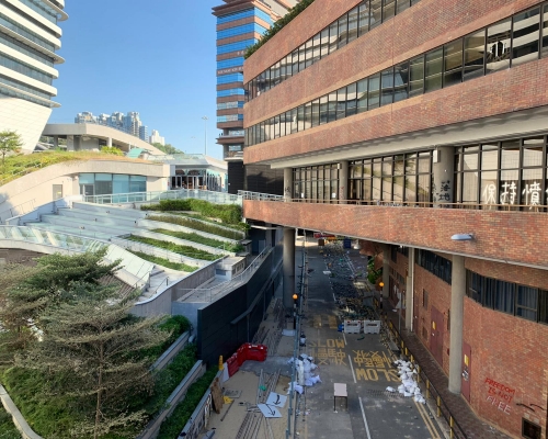 理工大學校園上月遭到示威者嚴重破壞。資料圖片