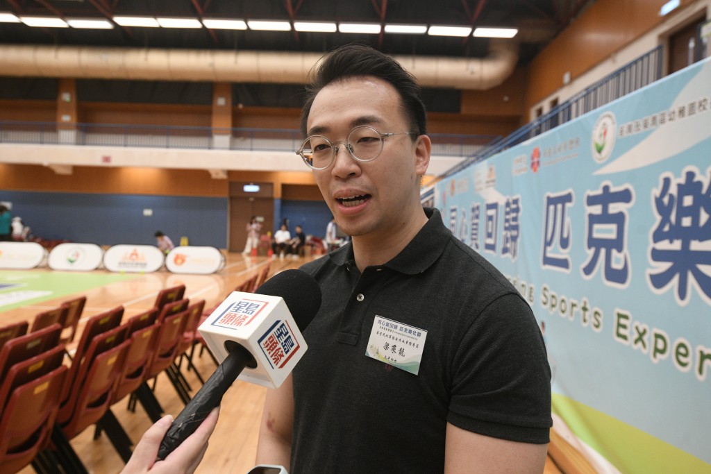 葵青民政事務專員梁乘龍。 葵青民政事務專員梁乘龍。