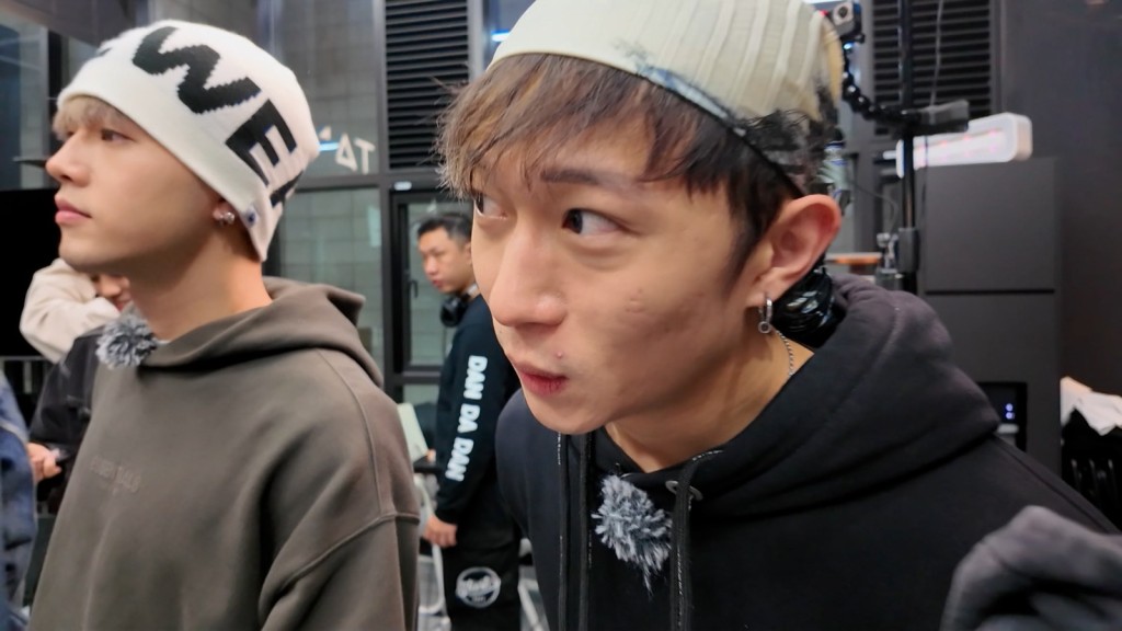 旁觀的Teller由衷地表示AtHeart好勁，只用了15分鐘便練成了自己要練15日的舞步。