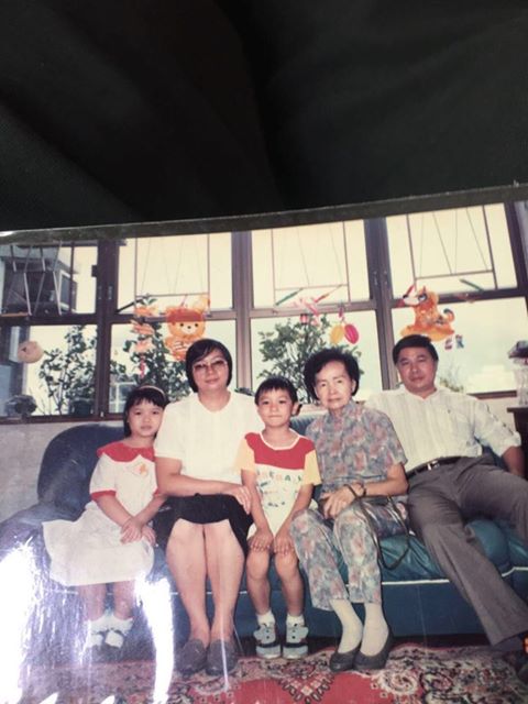 相片中灰色衫是夏蕙姨的媽媽。