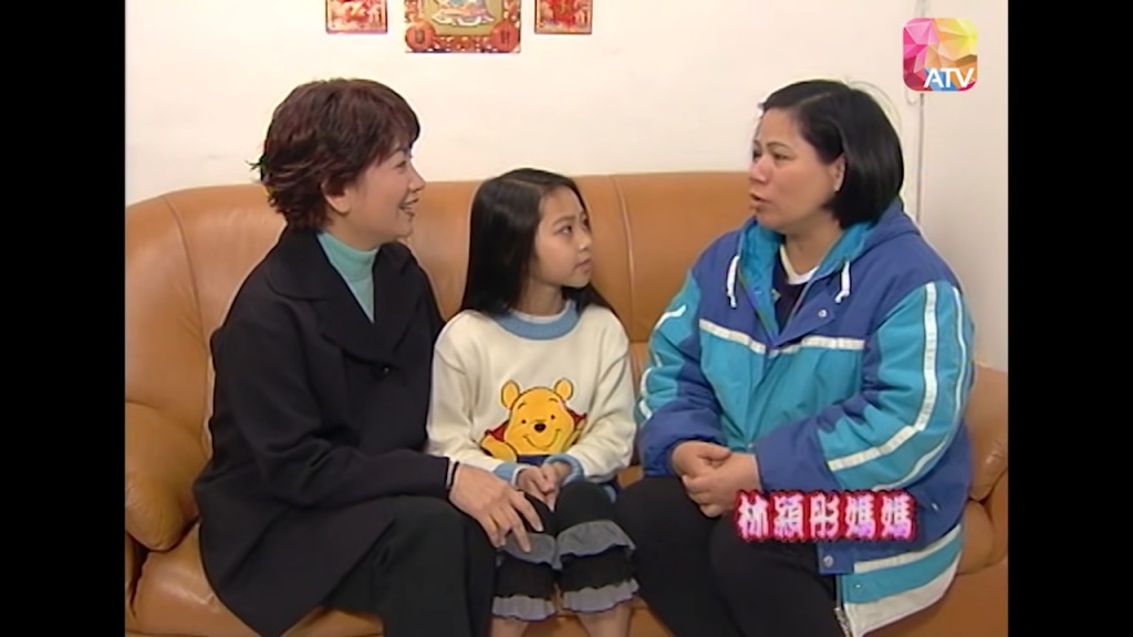 林颖彤妈咪（右）在访问中公开母女悲惨故事。