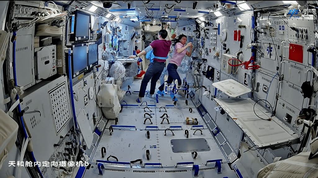 香港太空人黎家盈在天宮的身影。 中國載人航天工程辦公室 香港太空人黎家盈在天宮的身影。 中國載人航天工程辦公室