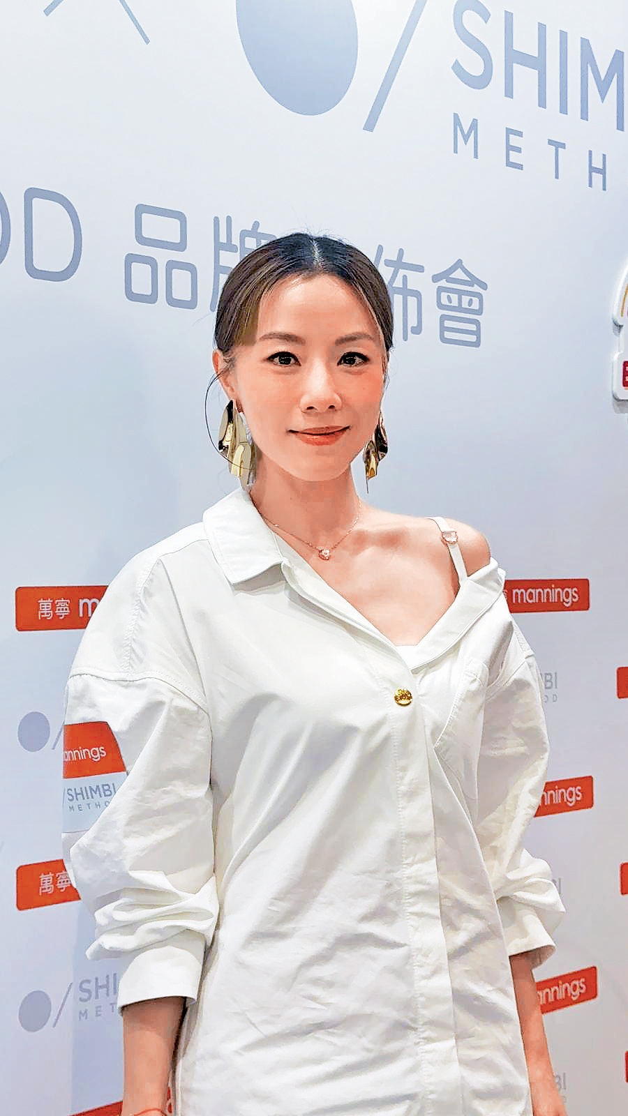 Stephy昨日出席活动，对出道20多年首度打入女歌手五强感兴奋。