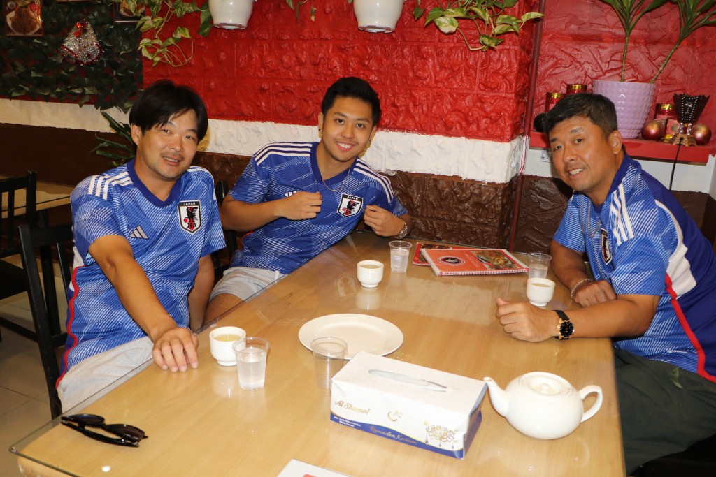 马拉华人Jacky开设的餐厅，连日本球迷也慕名光顾。