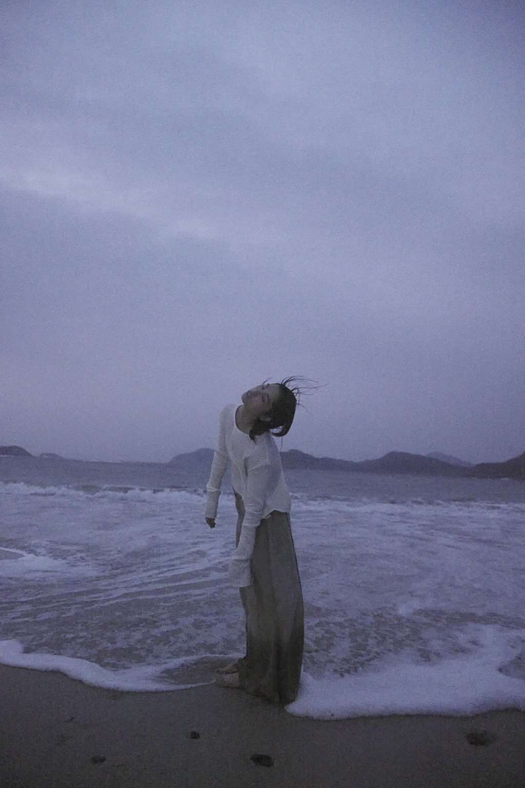 Sophy湿身演出《我们的鬼魂》MV。
