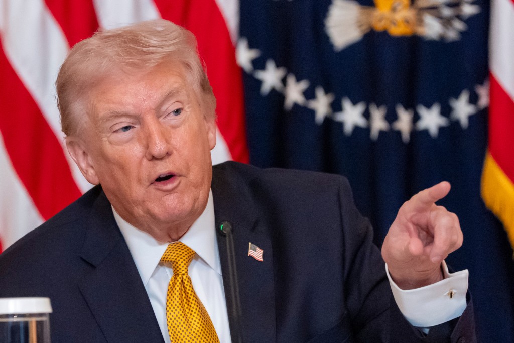 特朗普在聽取情報簡報後，對消息感到驚訝並當場大笑。（美聯社）