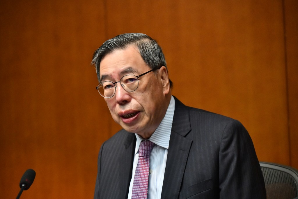 梁君彥更主動提到,自己擔任議員21年,於2016年起擔任立法會主席,見證「由亂到治」、「由治及興」的新境界。 梁君彥更主動提到,自己擔任議員21年,於2016年起擔任立法會主席,見證「由亂到治」、「由治及興」的新境界。