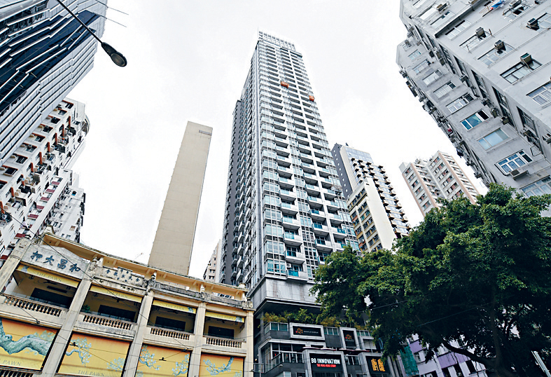 灣仔嘉薈軒中層5室，以2.15萬租出，呎租約53元。