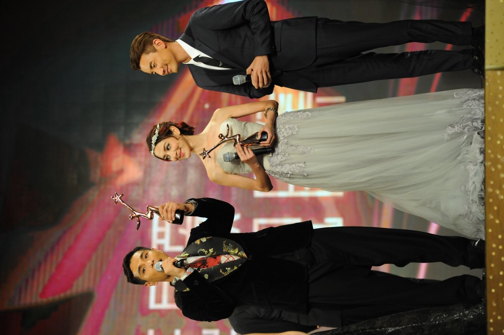 在《TVB馬來西亞星光薈萃頒獎典禮》及《星和無綫電視大獎》再度登大馬及新加坡視帝。