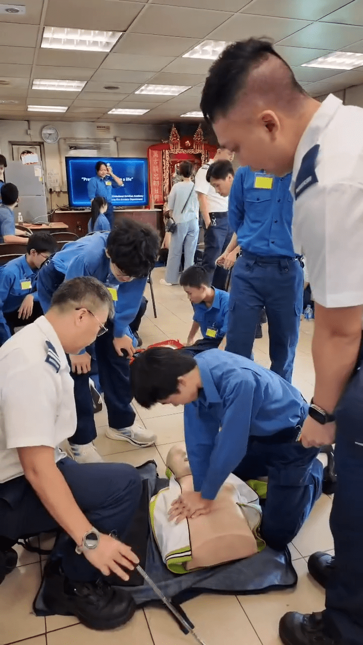 一眾本地及少數族裔中學生參與體驗日。 一眾本地及少數族裔中學生參與體驗日。