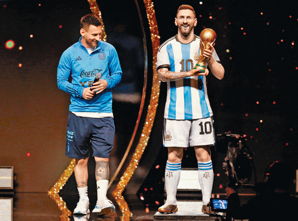 ■美斯於南美洲足協舉辦的阿根廷封王派對，為個人銅像揭幕。