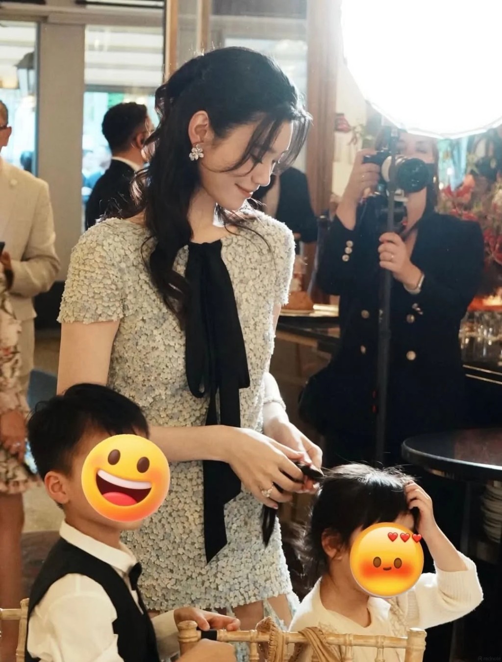 何猷君與奚夢瑤的子女成為陪嫁花仔、花女。