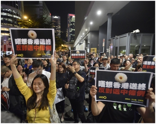 民陣上周五在立法會外集會。資料圖片