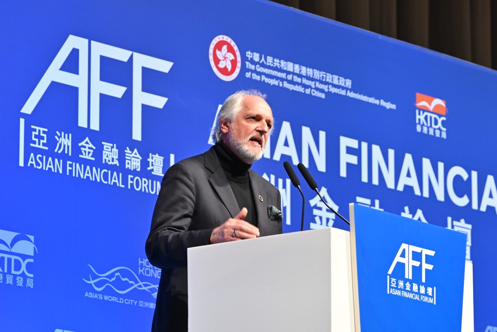 商業領袖、投資人、慈善家保羅．波曼（Paul Polman）在論壇第二日專題午餐會發表真知灼見。