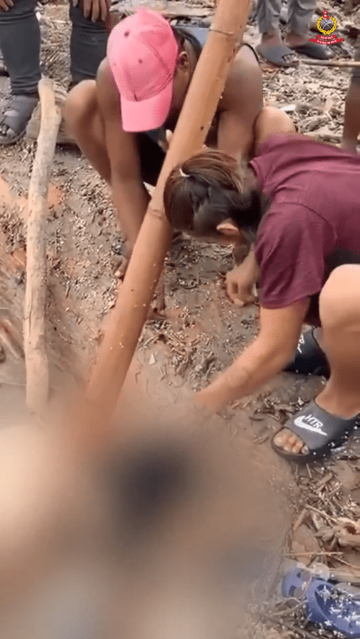 竟有两男竟发“死人财”，从罹难者身上拔走金饰，让人生愤。NepalPoliceHQ@X