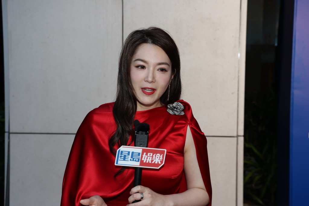 苟芸慧表示「處女黨」好耐冇敘舊。