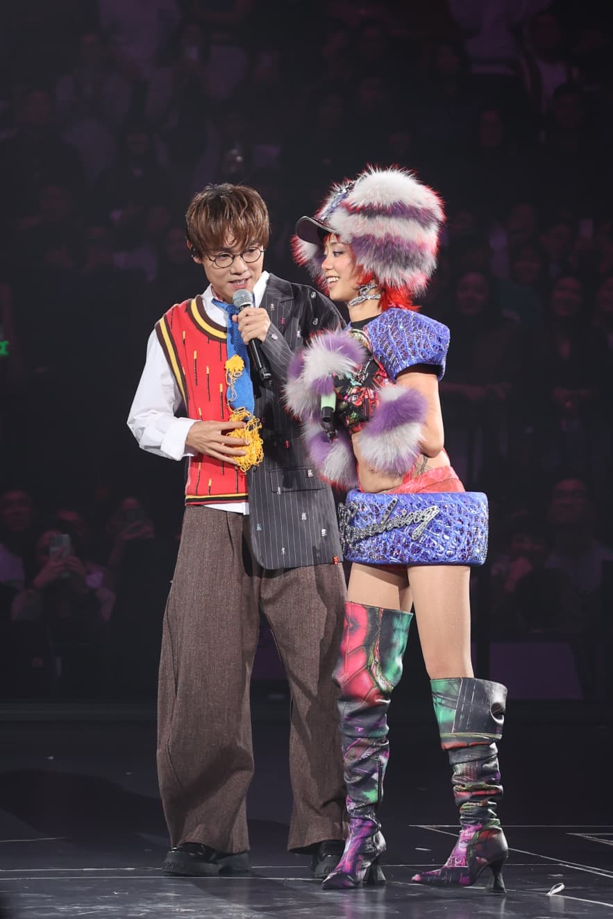 林家謙︰「你用咗比其他人幾倍嘅努力先走到紅館，你要為自己驕傲。」陳凱詠聞言大呼「黐線」，感動到眼濕濕。