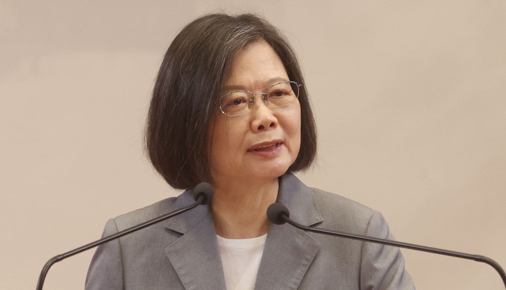 台灣領導人蔡英文「撐香港」變調，令港人移問台灣數字大減。