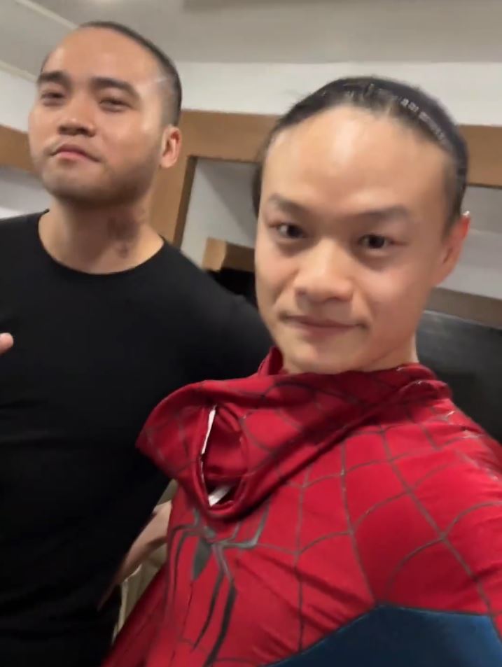 河南动作演员王壮壮在《蜘蛛侠：英雄重生》，担任Tom Holland的替身。微博