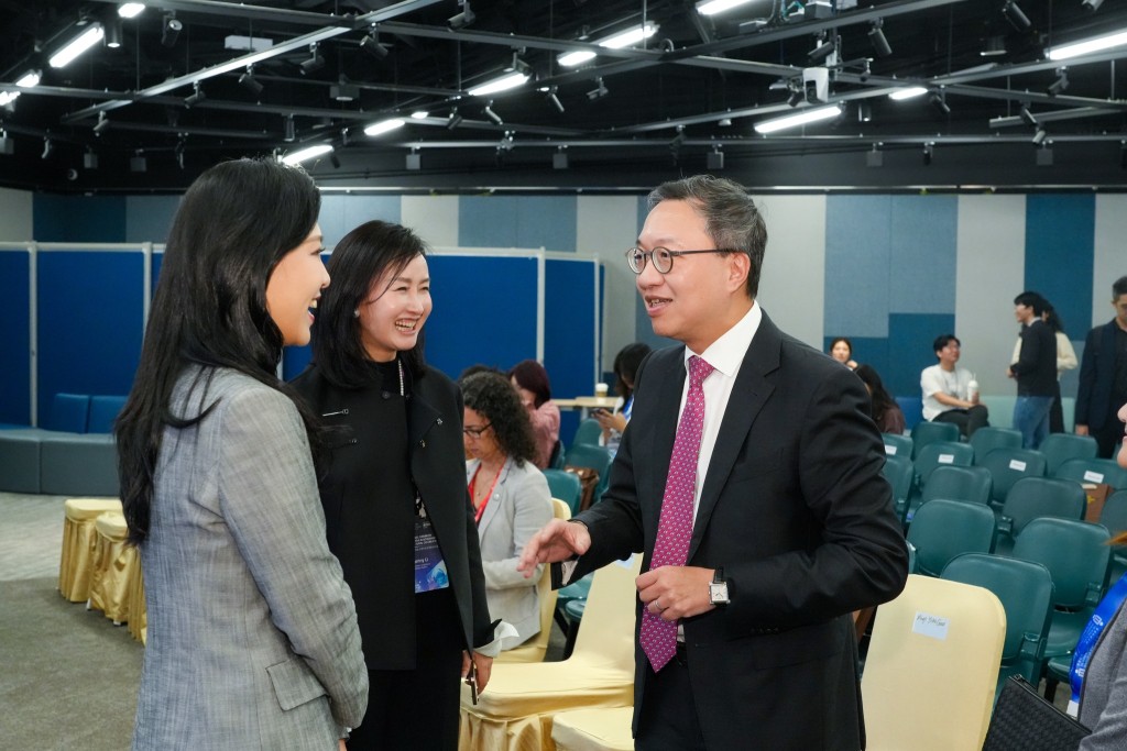 林定國與學者及業界代表交流。林定國FB 林定國與學者及業界代表交流。林定國FB