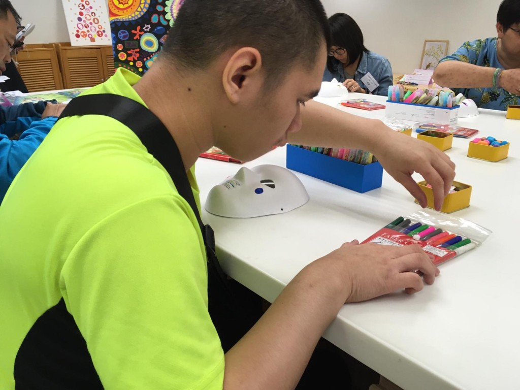 藝術工作坊學員。