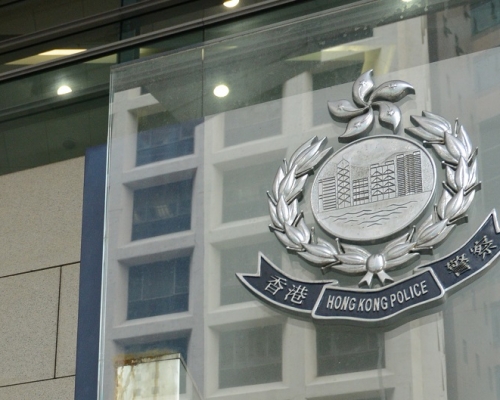 警方接報到場調查,在附近兜截賊人蹤影,並翻查附近店舖的「天眼」片段,追捕賊人。資料圖片