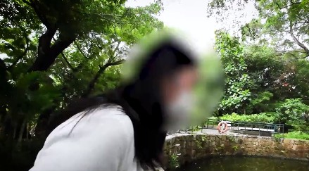 陈姓女子在首两只港产AV影片中拍摄其参与多人性爱的“初心”。