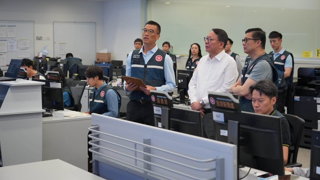 台风红霞｜政府紧急事故监察及支援中心启动 邓炳强吁切勿追风及走近岸边 