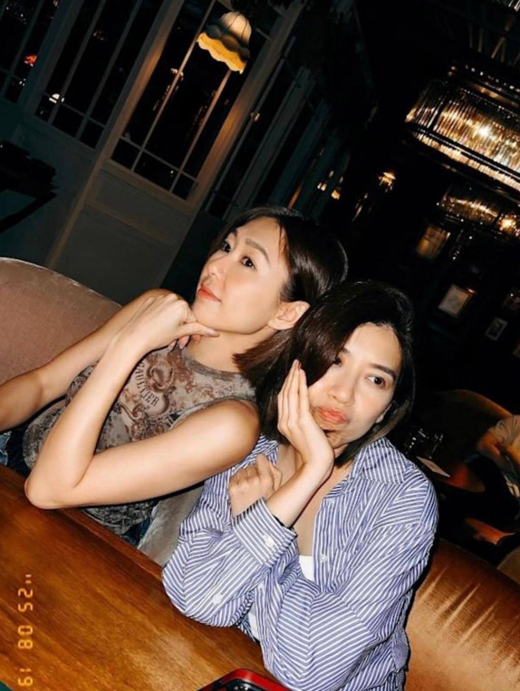 胡定欣在社交網分享開心合照。 胡定欣在社交網分享開心合照。