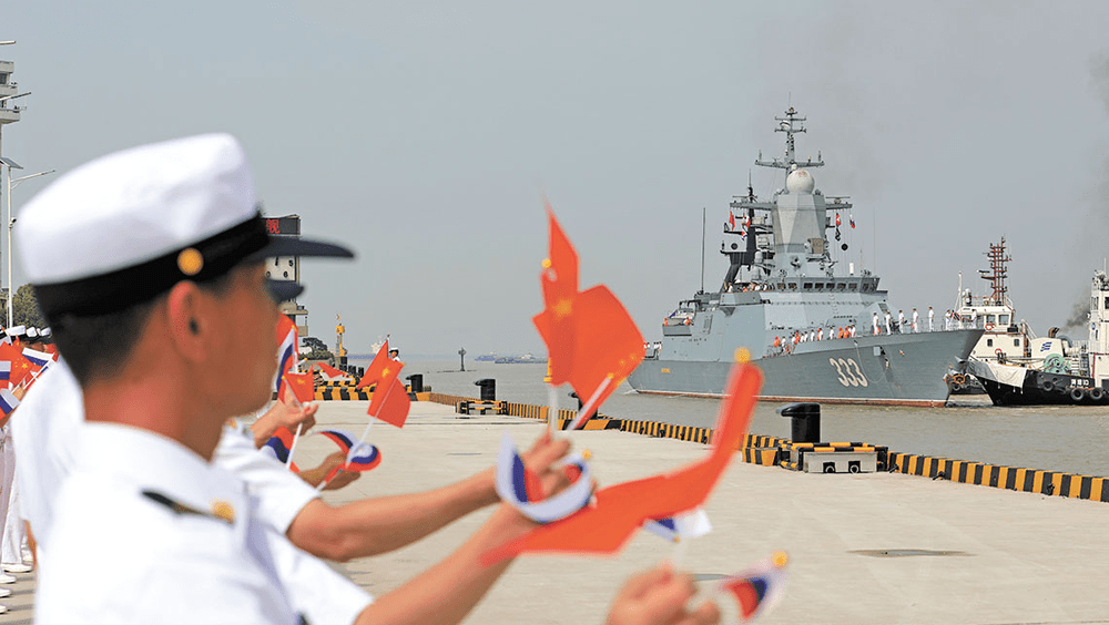 这是「响亮」号和「完美」号护卫舰首次访问上海。