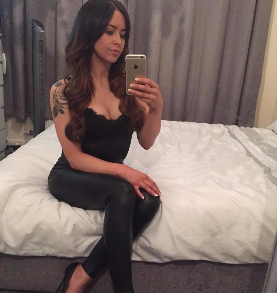 英國36歲的希爾頓(Carrie Hilton)身材火辣,但原來她已經當上了英國最年輕的「婆婆」。(網圖)
