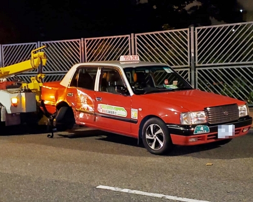 九龍塘七人車越線撼紅的,女司機涉酒駕被捕。