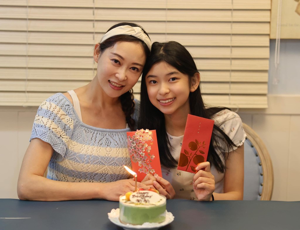 杨卓娜的亲生女儿已经15岁。