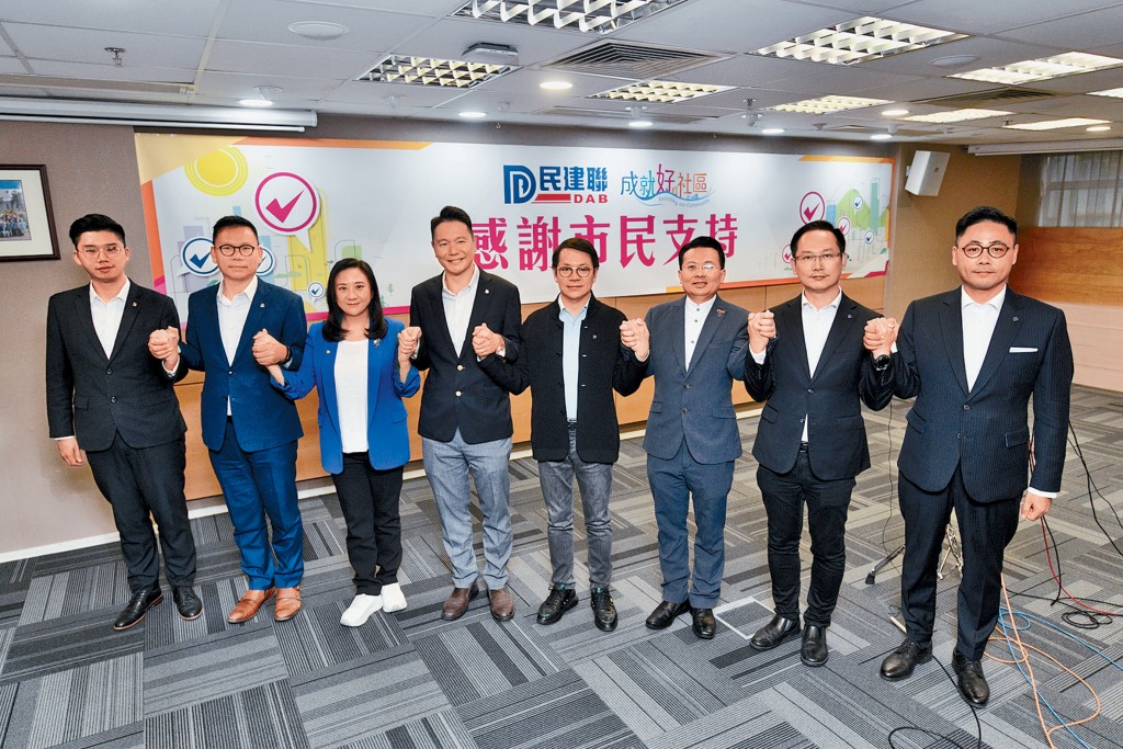 民建聯成為區議會選舉「大贏家」，地區直選羸得41席，間選羸得68席。