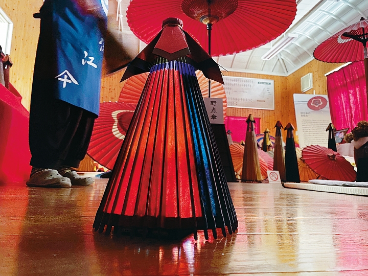 來到和傘傳承館，可參加工作坊學製和傘燈。