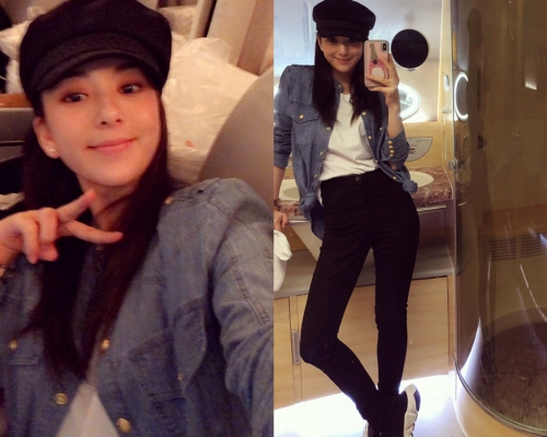 方媛在豪华机舱内大玩自拍。