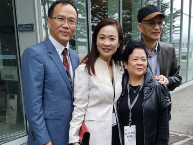 陳凱欣今天宣誓就任立法會議員,其丈夫邱文華和父母到場見證。