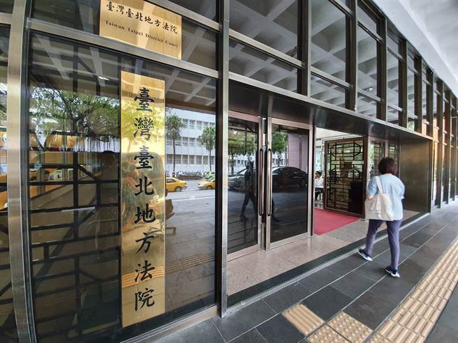 台灣高院今天認為依柯文哲積極介入等客觀情狀，其無保請回發回台北法院更裁。中時