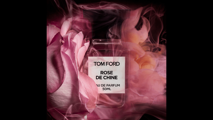 一对新人特别为出席婚礼的亲友送上私人调香Private Rose Garden Rose Trilogy系列中的Rose De Chine香氛（50ml）作为回礼。