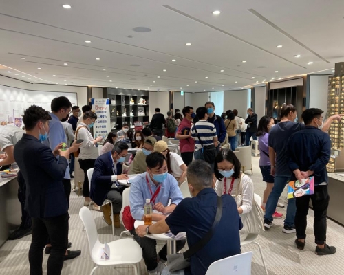 千望加推，折實每呎23377元。