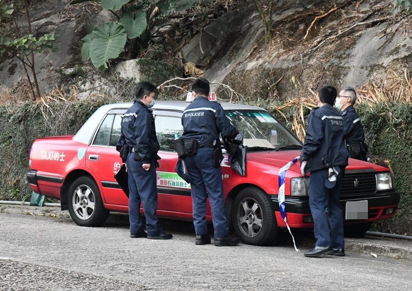 警員在嵐霞路現場調查。