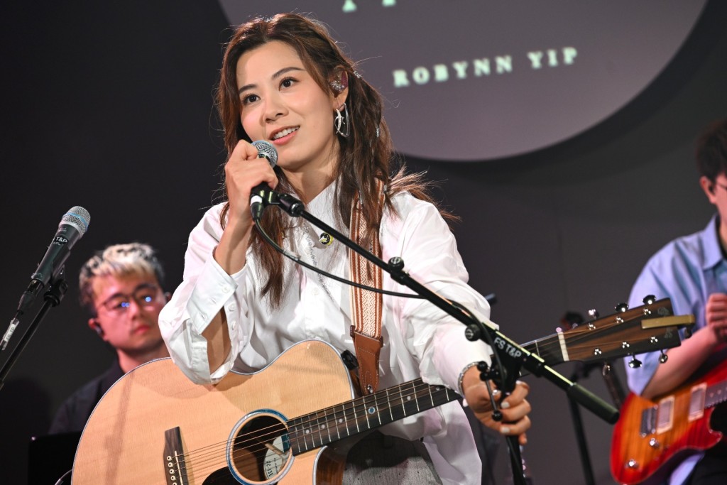 Robynn騷前針灸了幾百針開聲。
