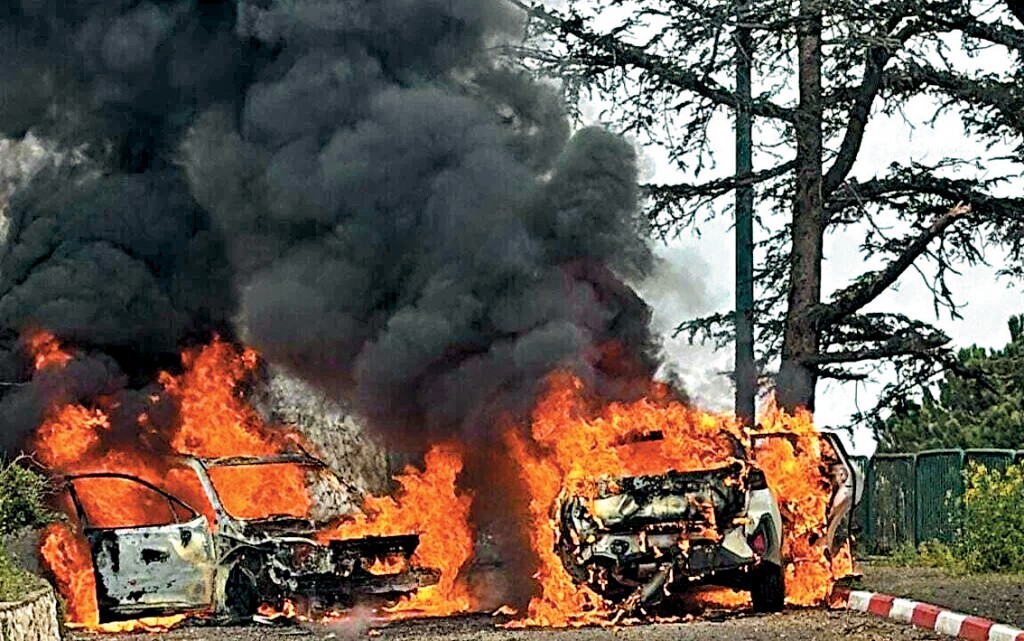 黎巴嫩真主黨反坦克導彈昨日襲擊以色列北部邊境社區，數架車輛焚毀。