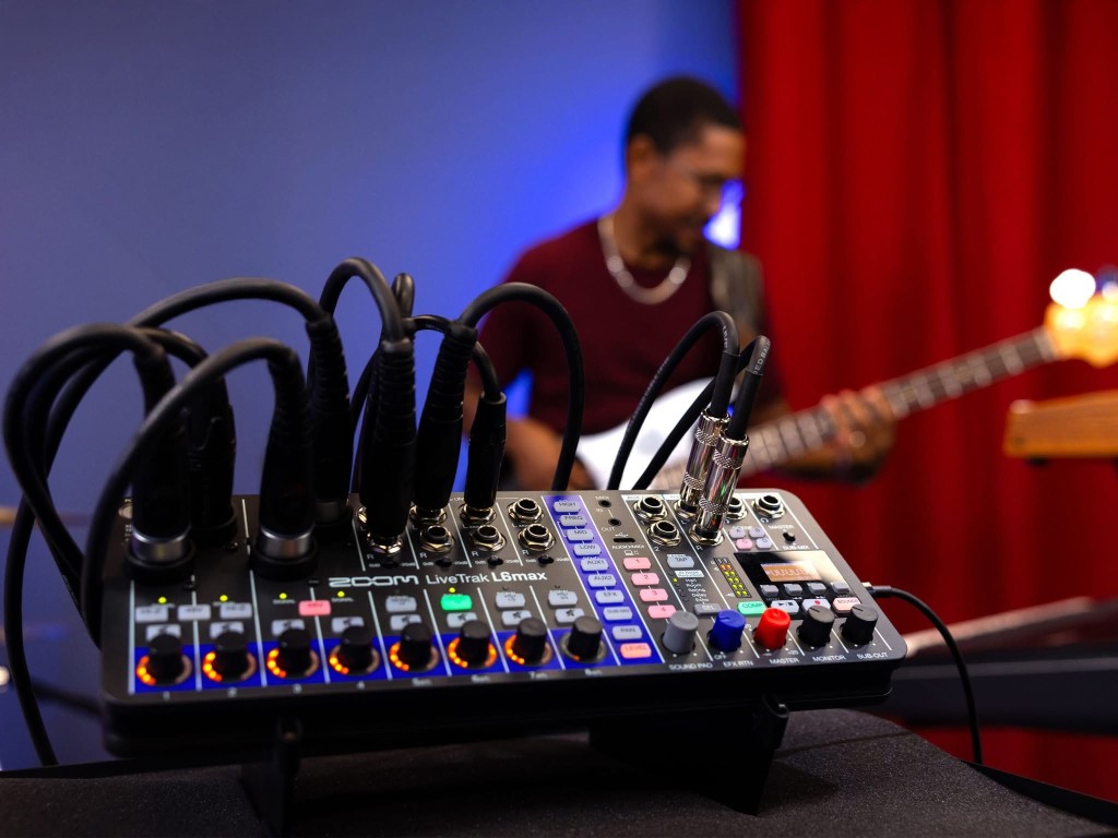 电子音乐设备制造商Zoom于2006年在日本注册商标。  fb / 株式会社ズーム