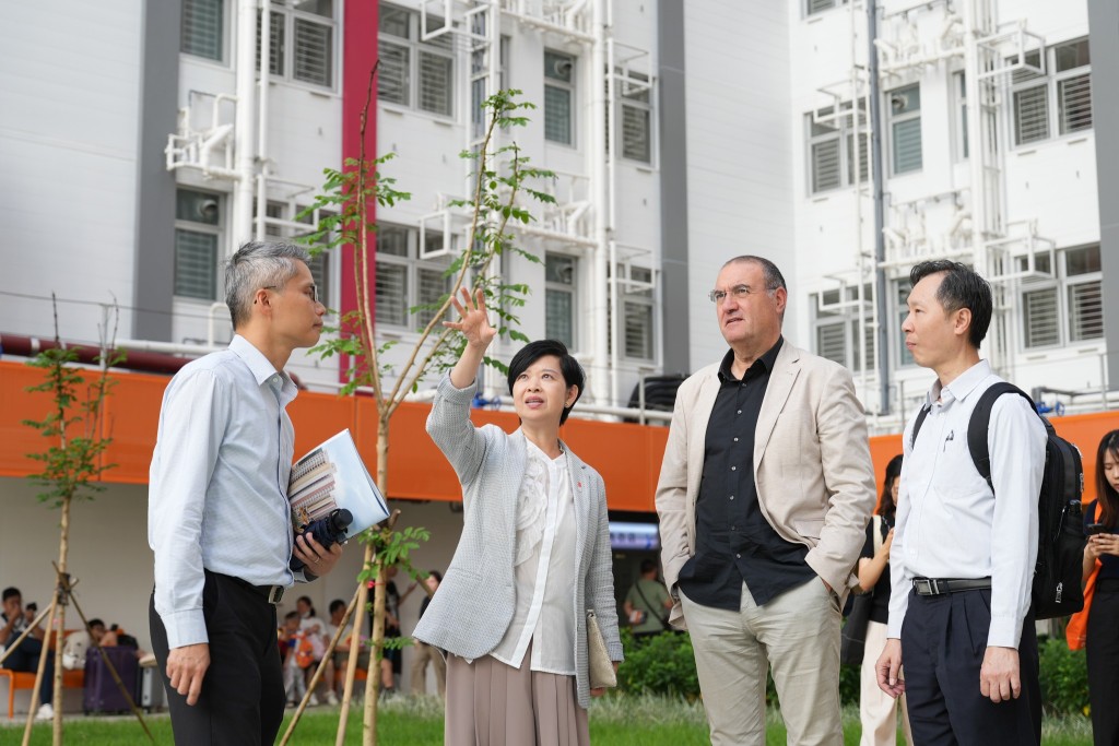 簡約公屋彩興項目的建成,引起國際的興趣與關注。何永賢FB圖片 簡約公屋彩興項目的建成,引起國際的興趣與關注。何永賢FB圖片