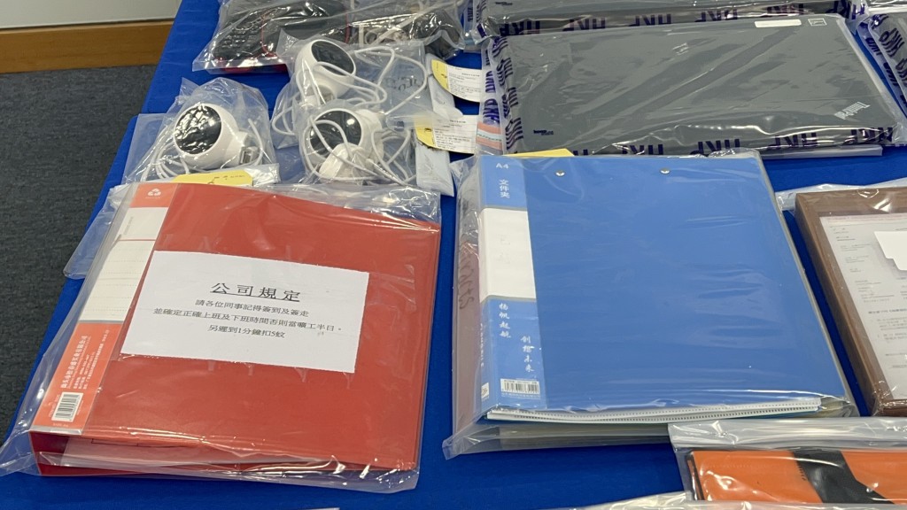 涉案公司的一批文件。